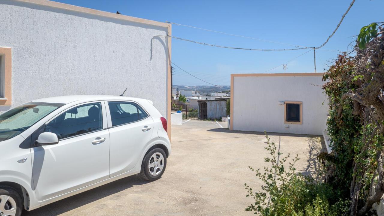 Limestone In Milos Holiday home Triovasalos